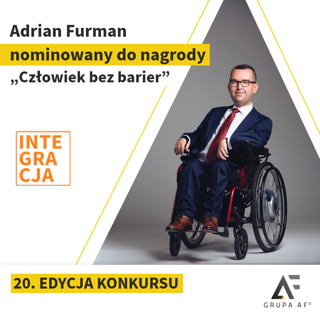 Mężczyzna siedzący na wózku. Podpis "Adrian Furman nominowany do nagrody "Człowiek bez barier" 20. edycja konkursu"